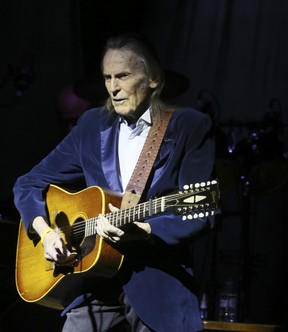 Gordon Lightfoot se produit au Massey Hall de Toronto, le 23 novembre 2016.