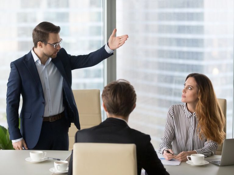 Howard Levitt : Les employés doivent obéir d’abord et poursuivre plus tard s’ils n’aiment pas les ordres de leur patron