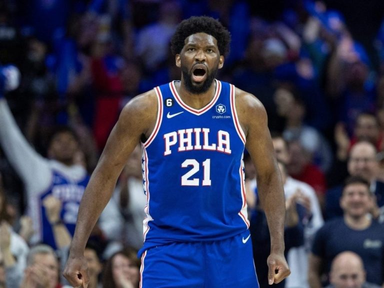 Joel Embiid des 76ers remporte le titre de MVP de la NBA pour la première fois