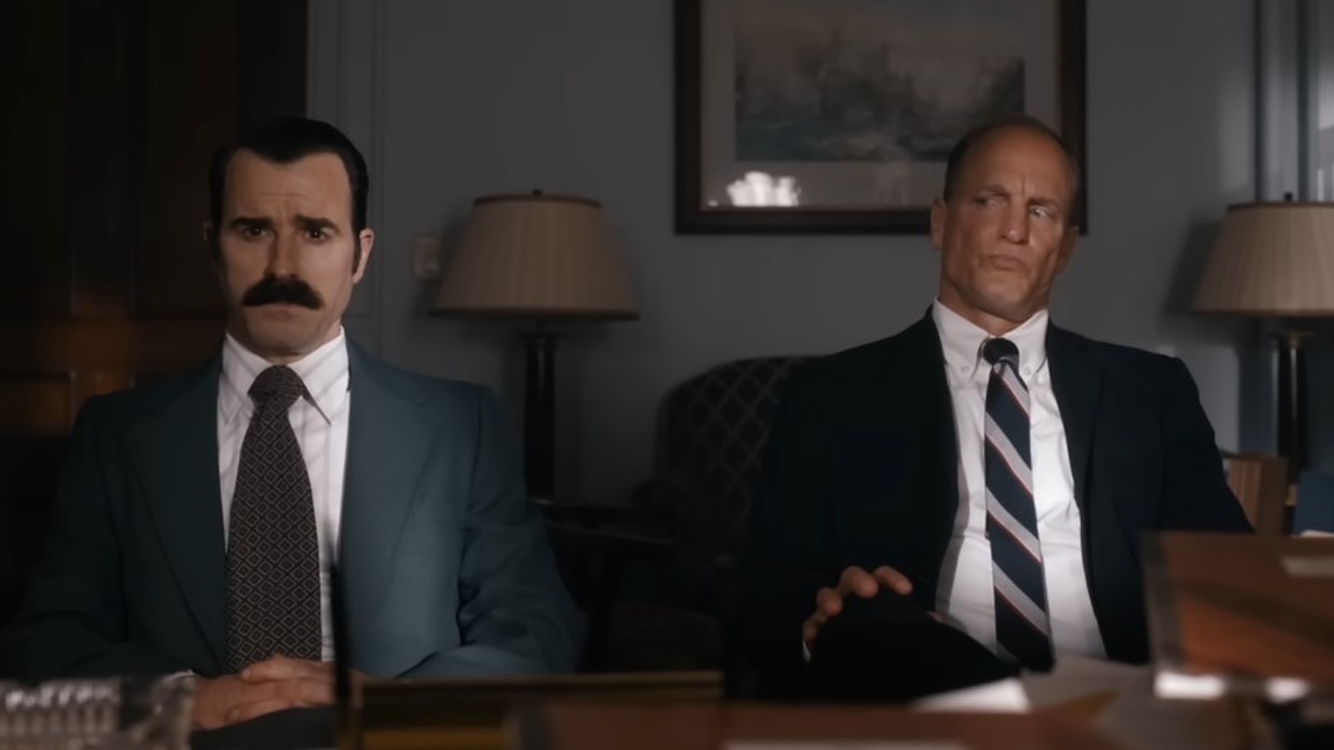 Justin Theroux et Woody Harrelson dans White House Plumbers