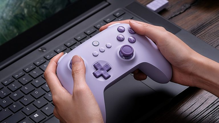 Le nouveau contrôleur de jeu à 30 $ de 8Bitdo fonctionne avec PC et Android