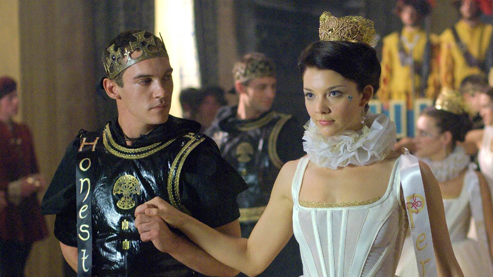 Jonathan Rhys Meyers dans le rôle du roi Henri VIII et Natalie Dormer dans le rôle d'Anne Boleyn dans The Tudors