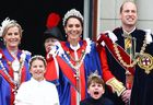 Sophie, duchesse d'Édimbourg, le prince William, Catherine, princesse de Galles, et leurs enfants la princesse Charlotte et le prince Louis se tiennent sur le balcon du palais de Buckingham après la cérémonie de couronnement du roi Charles à Londres, le 6 mai 2023.