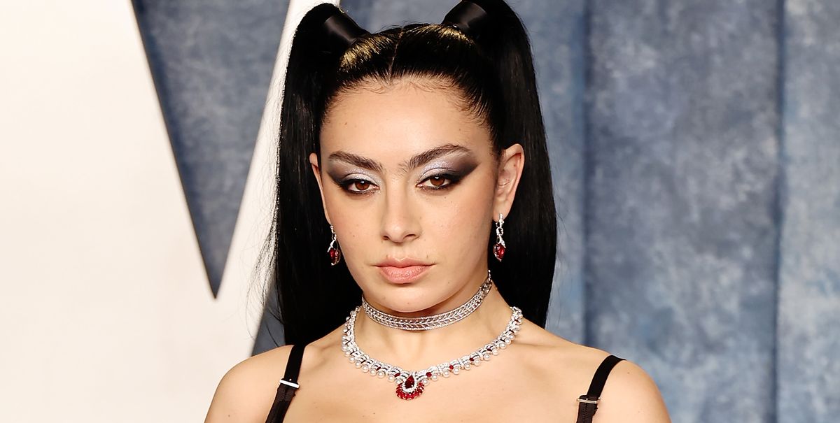 Charli XCX fera ses débuts au cinéma dans un remake d'horreur avec les stars de Stranger Things

