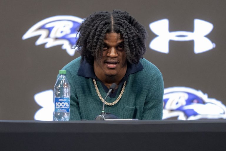 « JE VEUX ÊTRE UN CORBEAU »: Lamar Jackson signe un accord avec Baltimore qui fait de lui le joueur le mieux payé de l’histoire de la NFL