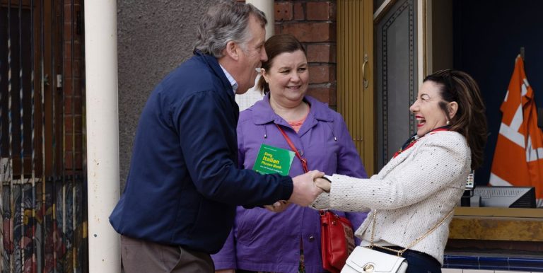 Premier regard sur Coronation Street avec l'arrivée du nouveau personnage d'Isabella

