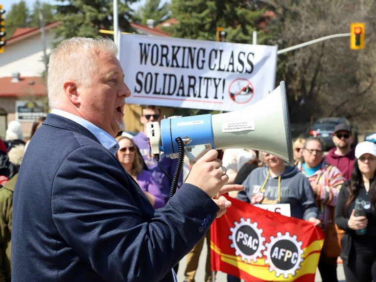 Le chef du syndicat de l’ARC menace d’« aggraver » la grève jusqu’au congrès libéral à Ottawa