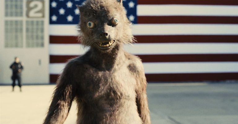 Le nouvel univers DC de James Gunn expliquera enfin ce qui se passe avec Weasel
