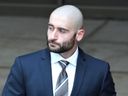 Police de Londres Const.  Eldin Omerovic, 27 ans, quitte le palais de justice de Londres mardi 9 mai 2023, après la journée d'ouverture de son procès pour agression sexuelle et agression sexuelle avec étouffement.  (Dale Carruthers/The London Free Press)