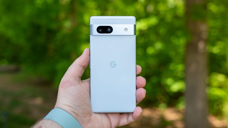 Le téléphone économique Google Pixel 7a est là et il a fière allure