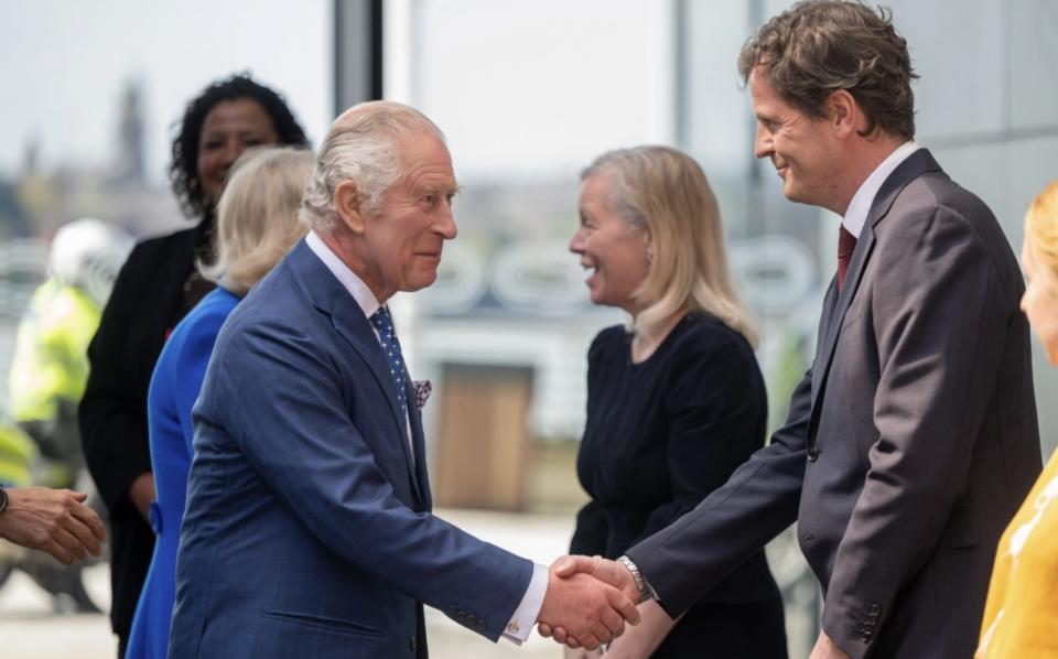 Lors de leur visite en avril, le roi a déclaré qu'il regarderait l'émission 