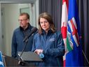 Danielle Smith, première ministre de l'Alberta, a fait le point sur la situation des incendies de forêt en Alberta au bâtiment de la gestion des urgences de l'Alberta le 8 mai.