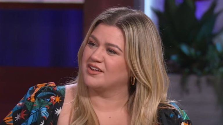 Kelly Clarkson hosting talk show