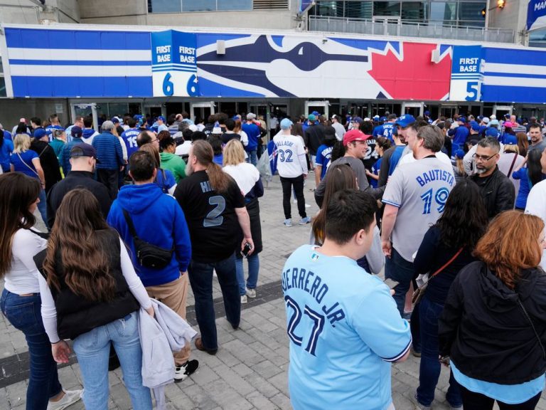 Le «fan numéro un des Blue Jays» se présente pour réclamer un jackpot de 2,8 millions de dollars