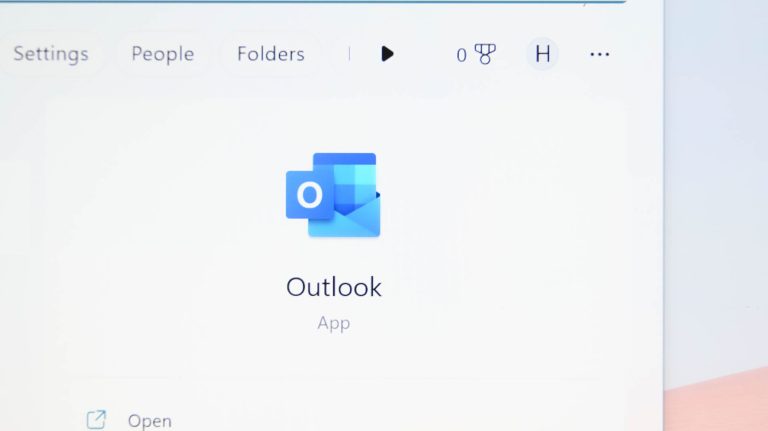 Comment marquer tous les e-mails comme lus dans Outlook