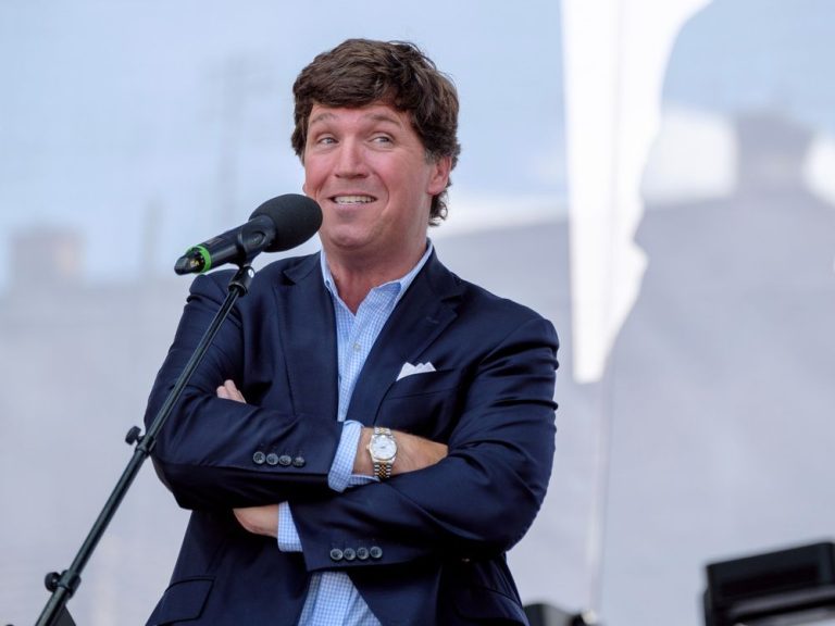 Le plan de relance de Tucker Carlson est plus grand que Twitter