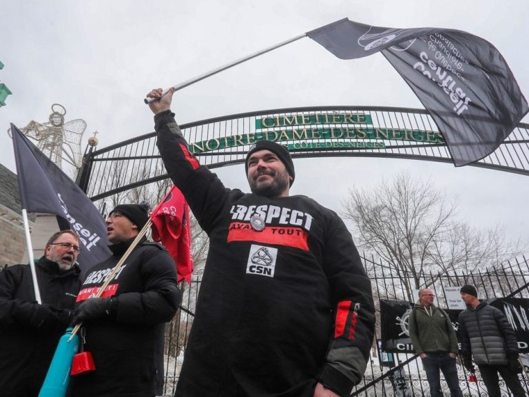 Alors que la grève s’éternise, le cimetière de Montréal affirme pouvoir entreposer plus de 750 corps pendant des années