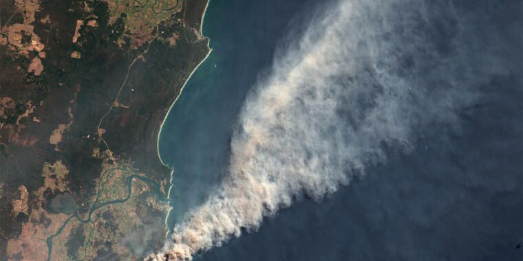 La fumée des feux de forêt en provenance d’Australie a alimenté le « super La Niña » pendant trois ans