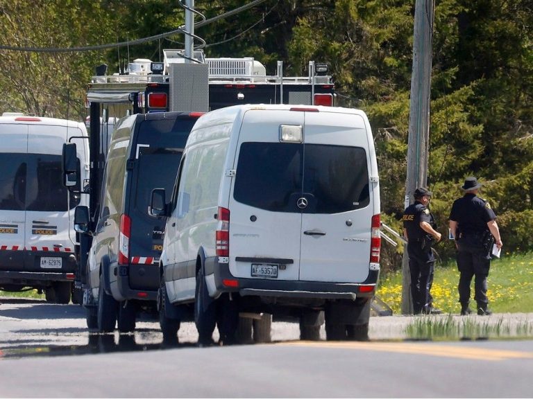 Les enquêteurs passent au peigne fin Bourget le lendemain de la mort d’un agent de la Police provinciale de l’Ontario