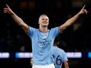 Erling Braut Haaland de Manchester City célèbre son but.