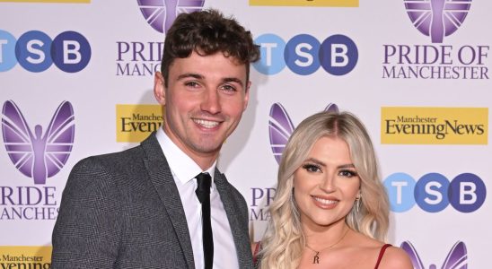 L'ancienne star de Coronation Street, Lucy Fallon, partage d'adorables photos de ses premières vacances en famille en tant que maman