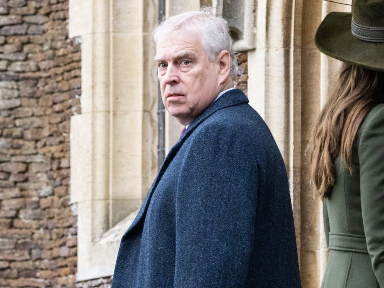 « Les couteaux sont sortis »: le prince Andrew refuse de quitter le manoir de Windsor