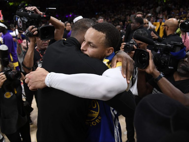 LeBron James et les Lakers éliminent le champion Warriors avec une victoire dans le sixième match