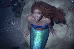 Halle Bailey dans le rôle d'Ariel dans La Petite Sirène.