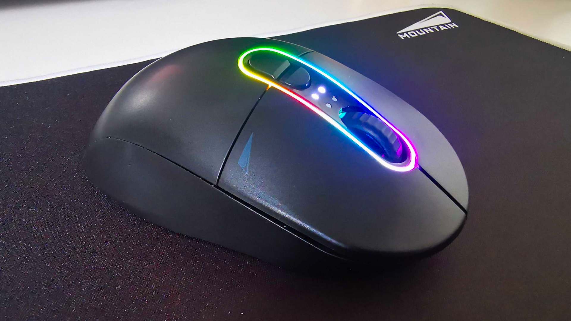 Test du Mountain Makalu Max – une puissante souris modulaire
