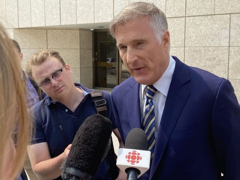 Maxime Bernier condamné à une amende de 2 000 $ pour avoir enfreint les ordonnances de santé publique COVID-19 du Manitoba