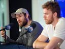 Leon Draisaitl, à gauche, et Connor McDavid des Oilers d'Edmonton s'entretiennent avec les médias à Rogers Place à Edmonton le mardi 16 mai 2023. 