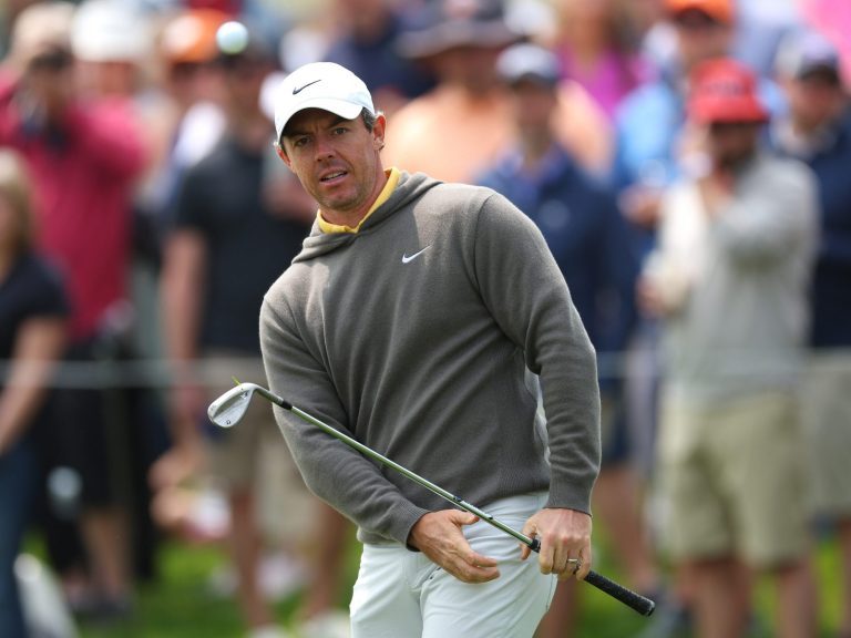 Rory McIlroy a moins d’attentes et beaucoup moins de mots au championnat PGA