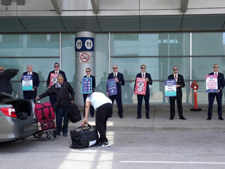 Écart « énorme » entre WestJet et le syndicat des pilotes alors que la grève se profile et que les réservations chutent : PDG