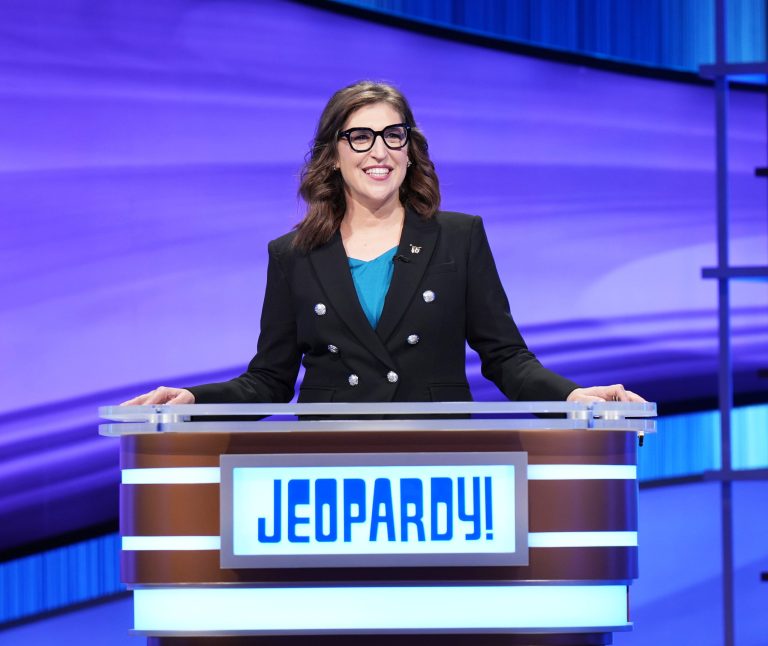  Celebrity Jeopardy!: Saison 2;  Ensemble de renouvellement 2023-24 pour ABC Game Show
