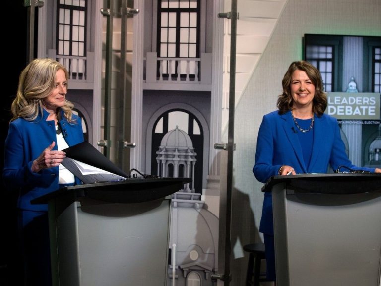 Élection 2023 en Alberta : Smith se concentre sur l’abordabilité, Notley cible la confiance dans le débat des dirigeants