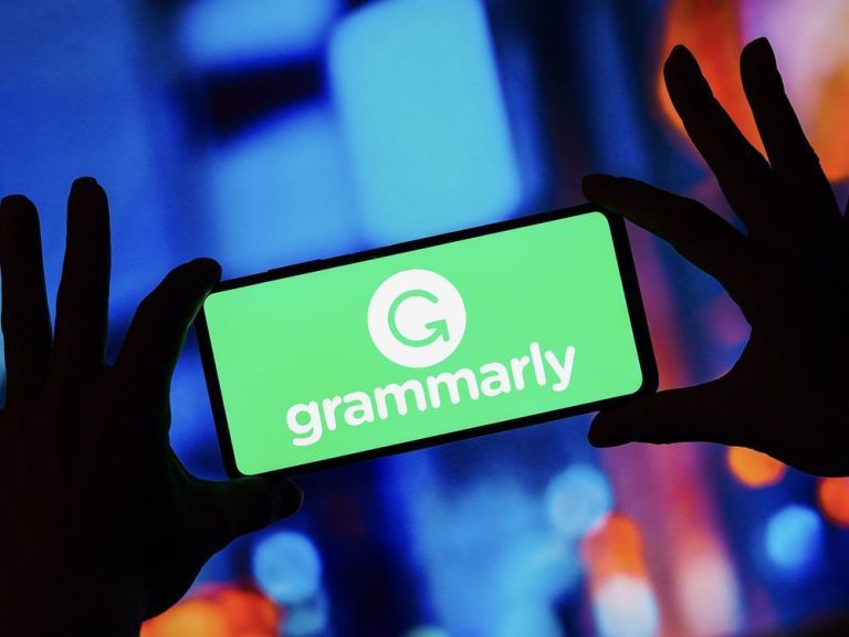 Grammarly veut étendre son IA de la salle de classe au bureau