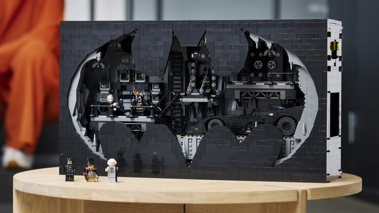 Cool Stuff: LEGO dévoile un formidable Batman Returns Batcave Playset pour les fans de chauve-souris purs et durs
