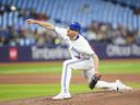 Le partant des Blue Jays Chris Bassitt lance un lancer contre les Yankees de New York lors de la première manche au Rogers Center le mercredi 17 mai 2023.