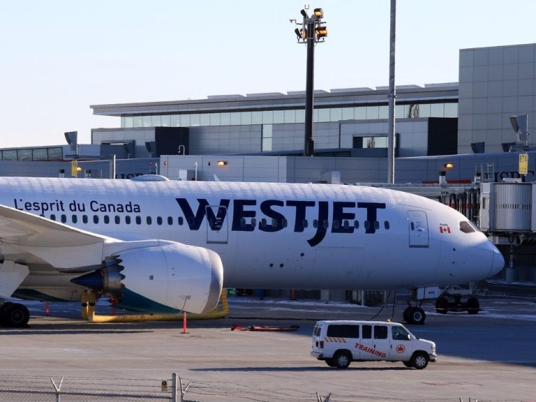 WestJet commence à annuler des vols alors que la grève des pilotes se profile