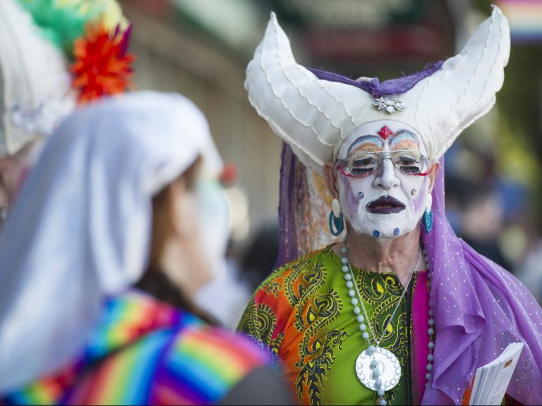 Les Dodgers de Los Angeles retirent le groupe de « nonnes » gays de Pride Night