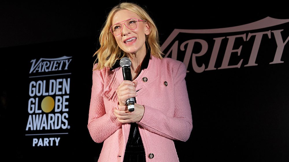 Cate Blanchett va pieds nus pour se tenir aux côtés des femmes iraniennes lors de la soirée Variety et Golden Globes à Cannes
	
	
