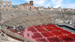 L'arène romaine de Vérone est un spectacle impressionnant, avec une grande partie de sa maçonnerie encore intacte.  PHOTO DE CAMERON HEWITT