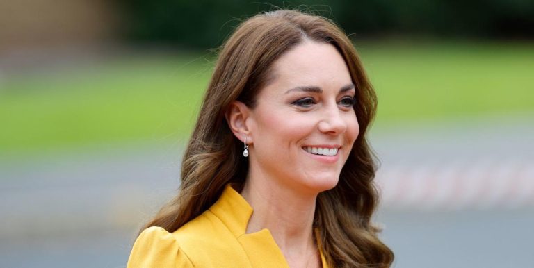 La princesse Kate célèbre la Journée mondiale des abeilles dans une combinaison de protection complète