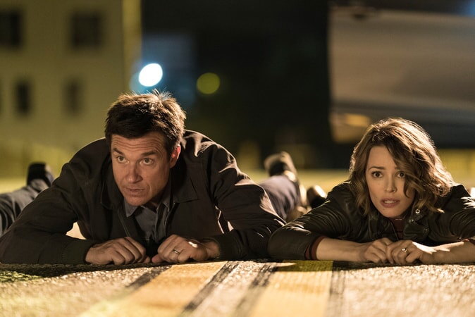 (L, R) Jason Bateman et Rachel McAdams dans Game Night