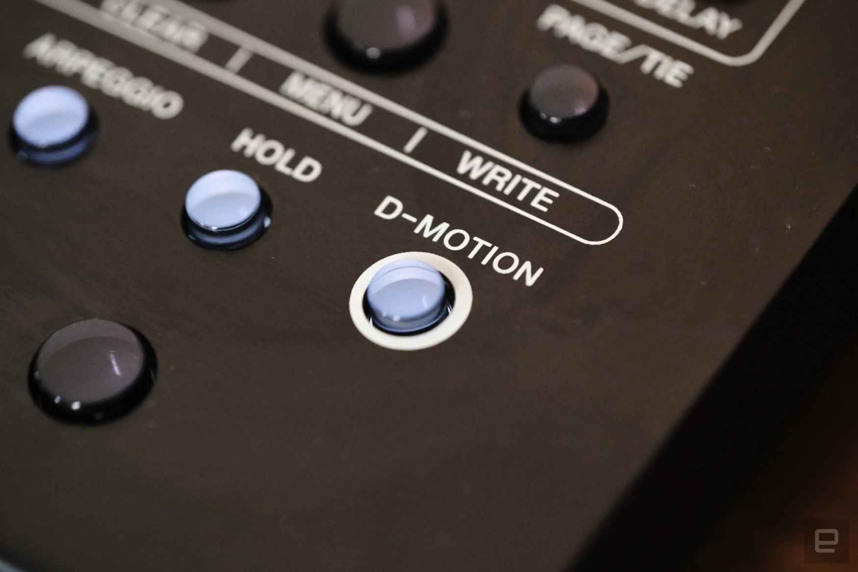 Le bouton D-Motion du Roland SH-4d.