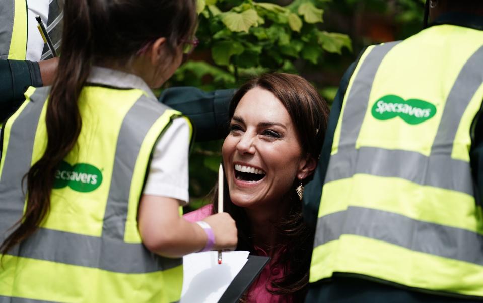 La princesse de Galles avec des élèves d'écoles participant au premier pique-nique pour enfants au RHS Chelsea Flower Show - Jordan Pettitt/PA