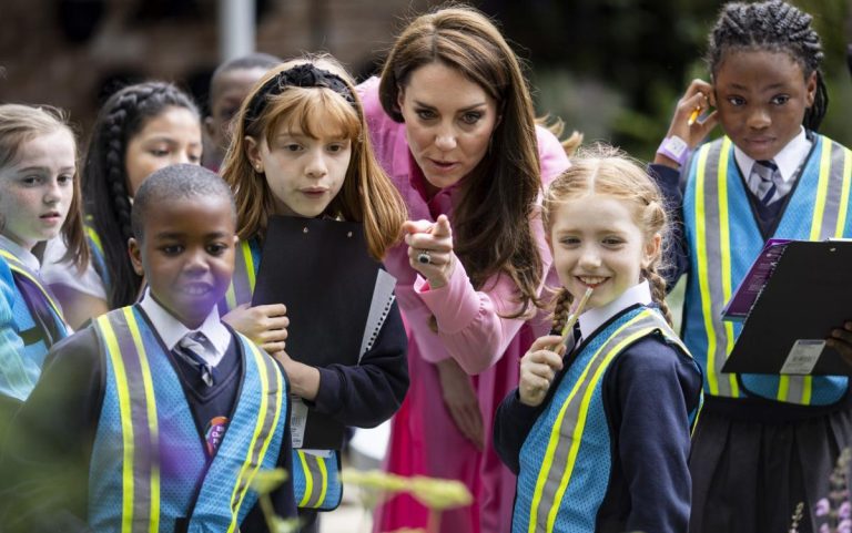 La princesse de Galles dit que la famille royale « s’occupe de tout le monde » alors qu’elle rencontre des écoliers au Chelsea Flower Show