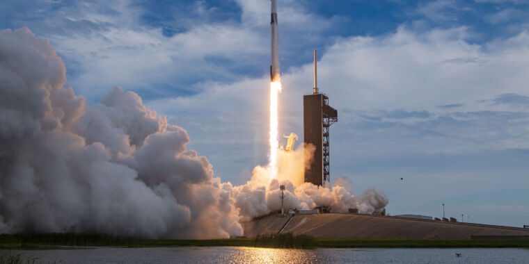 SpaceX lance la 10e mission avec équipage, le troisième vol entièrement commercial