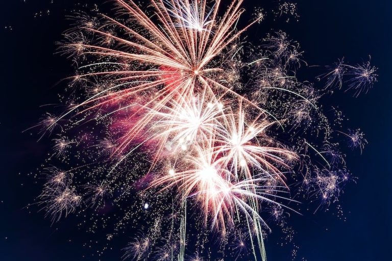 WARMINGTON : Nuit sauvage à Halton où les feux d’artifice sont devenus violents