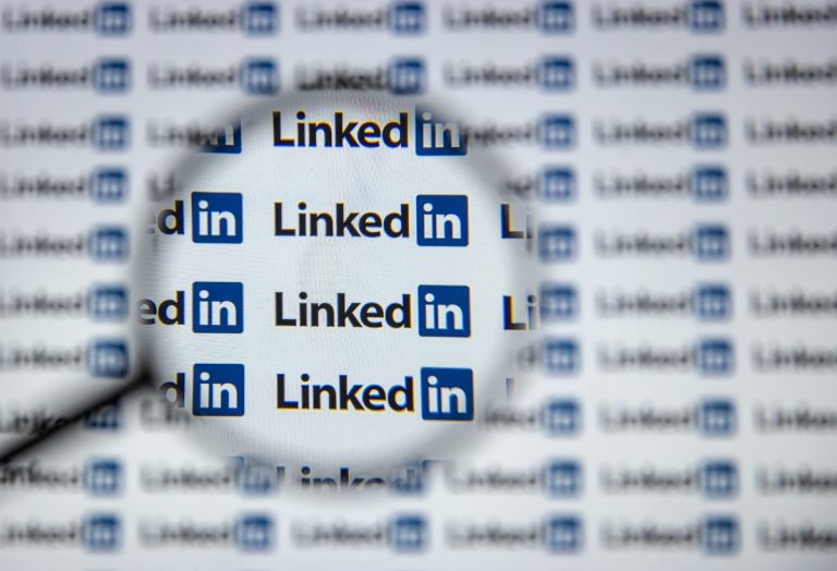 LinkedIn apporte ses outils de vérification aux offres d’emploi